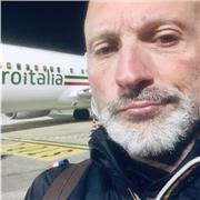 Docente di economia impartisce lezioni di economia, tecnica amministrativa, ragioneria